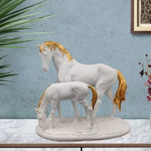 Декоративна статуетка "Бели коне" (майка и конче) 