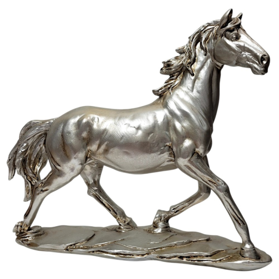 сребриста статуетка на кон в движение с повдигнат преден крак върху релефна основа