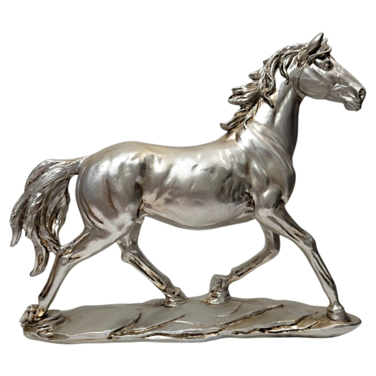 Символ на успеха пластика сребриста статуетка на кон в движение с повдигнат преден крак върху релефна основа