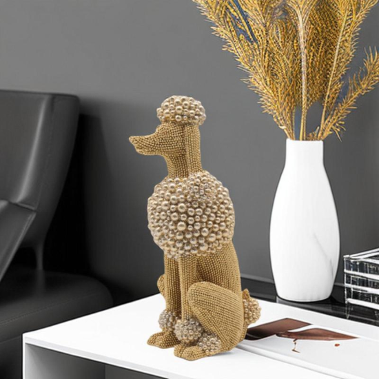 Златна статуетка на седнал пудел с декорация от мъниста