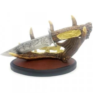 Трофеен нож с настолна поставка