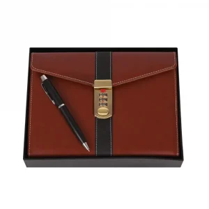 Луксозен комплект "Най-любим учител" с химикал и кожен бележник