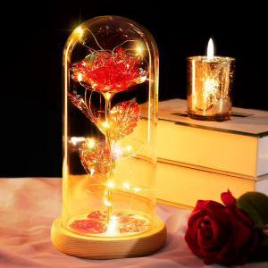 Роза в стъклен купол с LED светлини