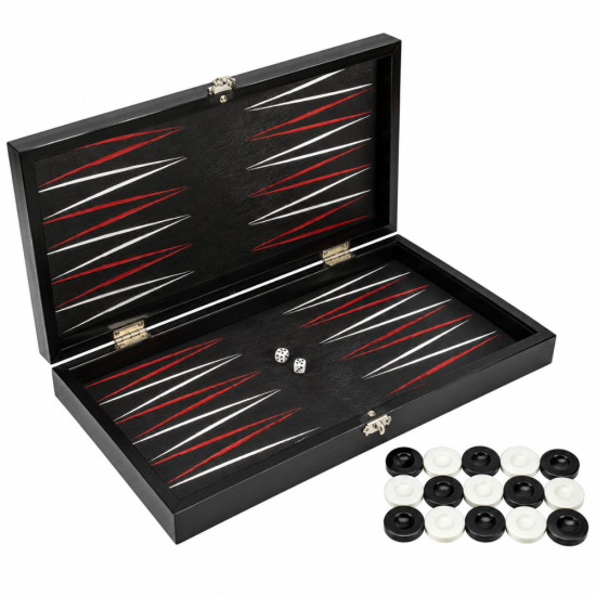Отворена черна табла за игра от еко кожа с подредени бели и черни пулове и две зарчета.