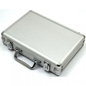 Покер сет в метална кутия