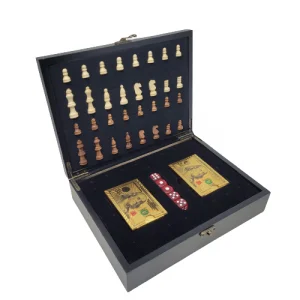 Дървен шах  със зарове и карти