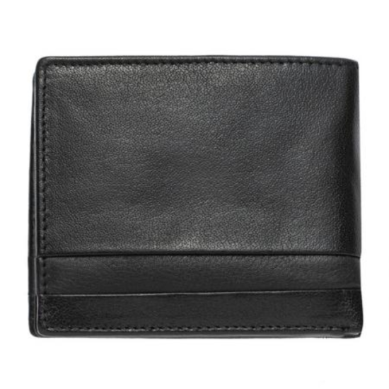 Стилен мъжки комплект от черен кожен портфейл и колан с метална тока.