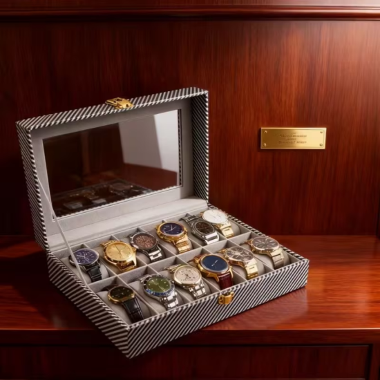 Кутия за съхраКутия за 12 часовника с карбонов дизайн и стъклен капакнение на часовници на супер цена от Neostyle.bg