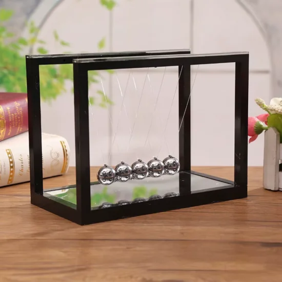 Класическа Люлка на Нютон с черна рамка и метални топчета