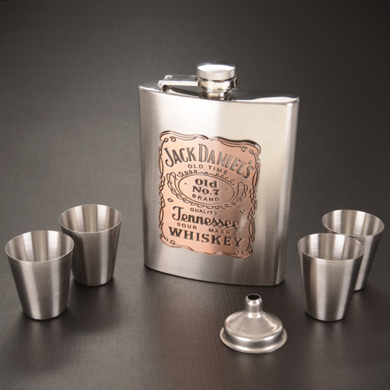 Сет за уиски с джобно шише и чаши Jack Daniels на супер цена от Neostyle.bg