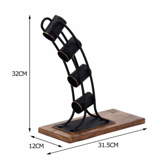 Вертикална метална стойка за вино с четири бутилки, поставена върху кухненски плот