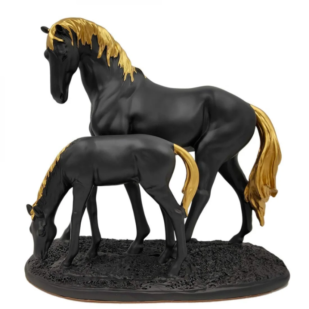 Статуетка на черна кобила и жребче със златни гриви
