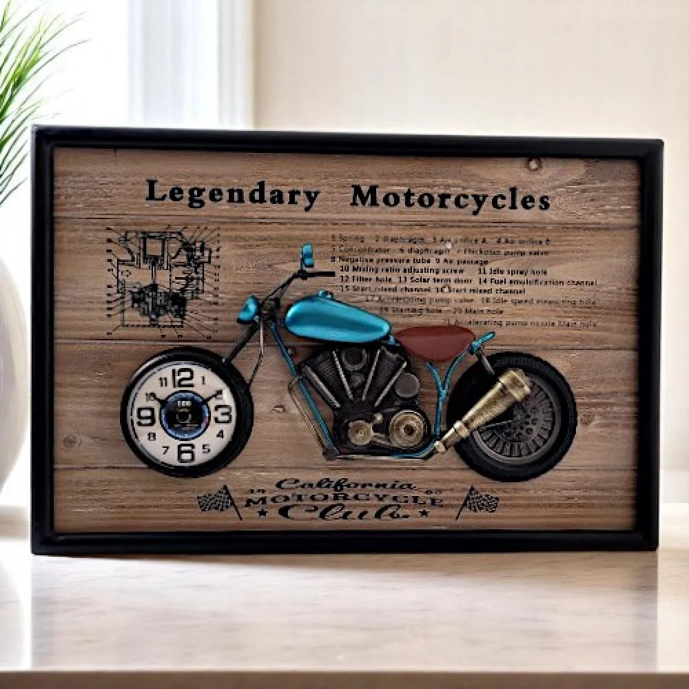 Стенен часовник мотор Стенен часовник мотор върху дървена основа с метална рамка